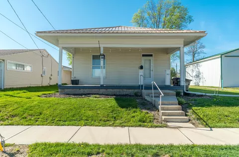 313 E Oakwood St, Bradford, OH 45308