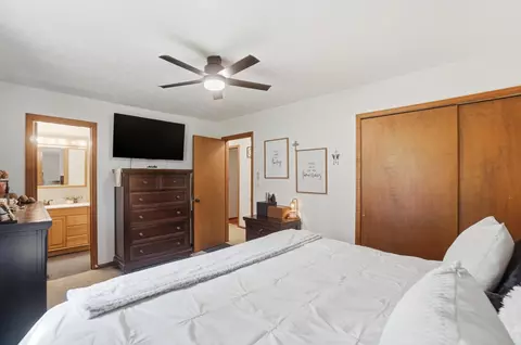 Bedroom - 5100 N River Rd, Springfield, OH 45502 photo 2 of 5