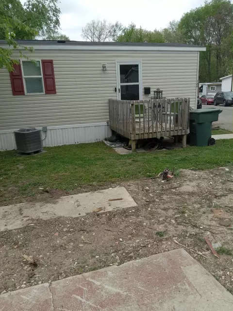 125 Blackberry Rd, Dayton, OH 45431