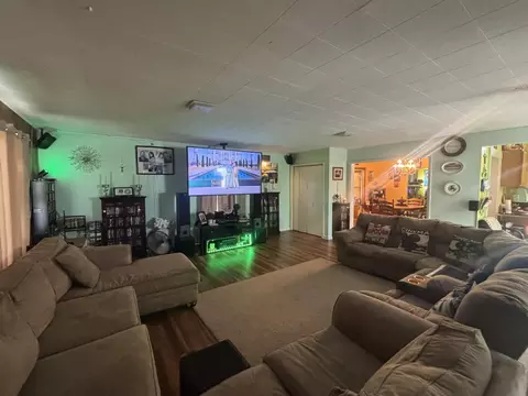 Living - 150 S Kensington Pl, Springfield, OH 45504 photo 2 of 3