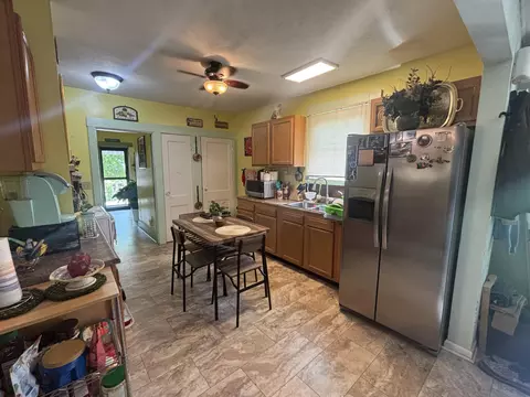 Kitchen - 150 S Kensington Pl, Springfield, OH 45504 photo 1 of 2