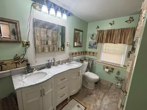 Bath - 150 S Kensington Pl, Springfield, OH 45504 photo 3 of 3