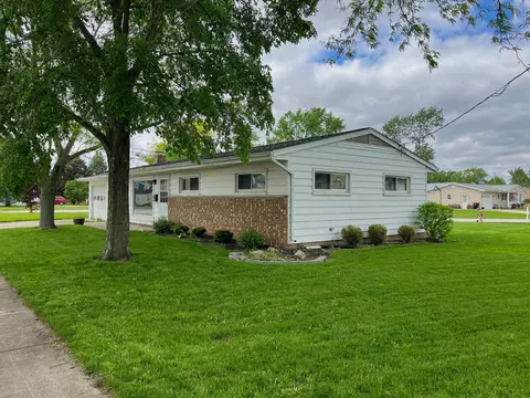 1002 Middle St, Wapakoneta, OH 45895