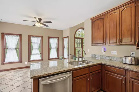 Kitchen - 4185 Stone Bridge Dr, Springfield, OH 45504 photo 2 of 6