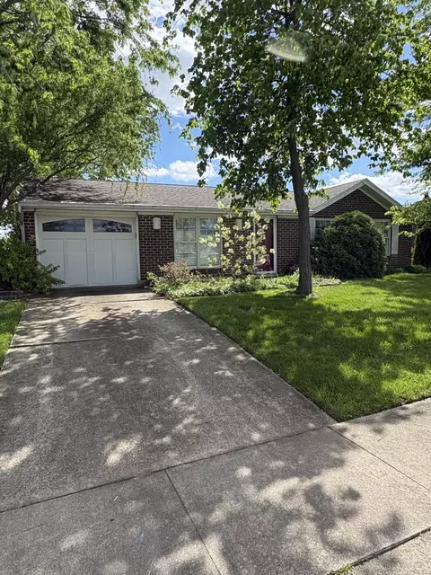 503 Normandy Dr, Saint Marys, OH 45885
