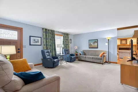 Living - 708 Arrowhead Dr, Sidney, OH 45365 photo 2 of 5