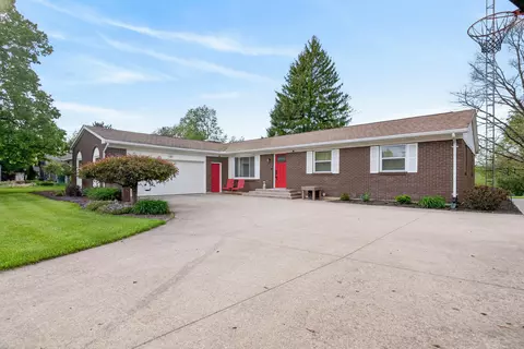 Exterior - 708 Arrowhead Dr, Sidney, OH 45365 photo 3 of 14