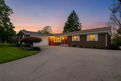 Exterior - 708 Arrowhead Dr, Sidney, OH 45365 photo 2 of 14