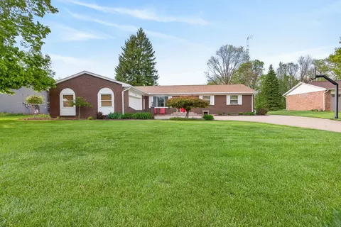 708 Arrowhead Dr, Sidney, OH 45365