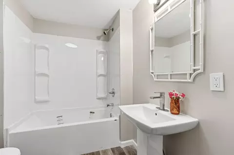 Bath - 402 Highview Ave, Springfield, OH 45505 photo 1 of 2