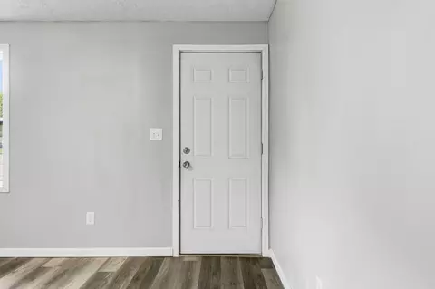 Entry Way - 402 Highview Ave, Springfield, OH 45505 photo 1 of 1