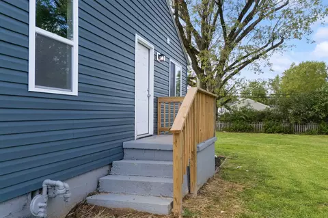 Exterior - 402 Highview Ave, Springfield, OH 45505 photo 3 of 5