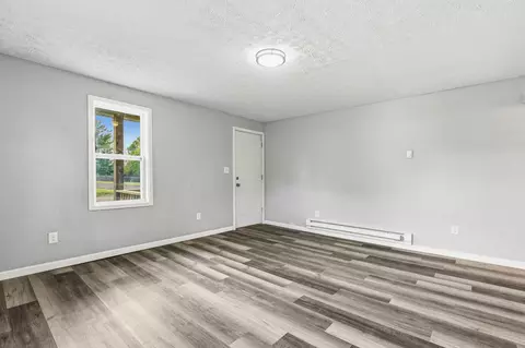 Living - 402 Highview Ave, Springfield, OH 45505 photo 3 of 5