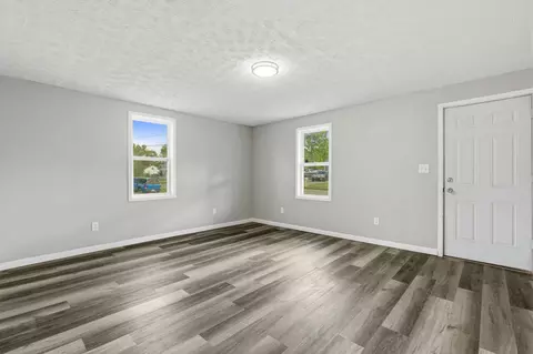 Living - 402 Highview Ave, Springfield, OH 45505 photo 2 of 5
