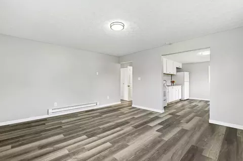 Living - 402 Highview Ave, Springfield, OH 45505 photo 4 of 5