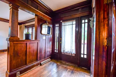 Entry Way - 370 E Cassilly St, Springfield, OH 45503 photo 5 of 7