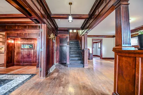 Entry Way - 370 E Cassilly St, Springfield, OH 45503 photo 1 of 7