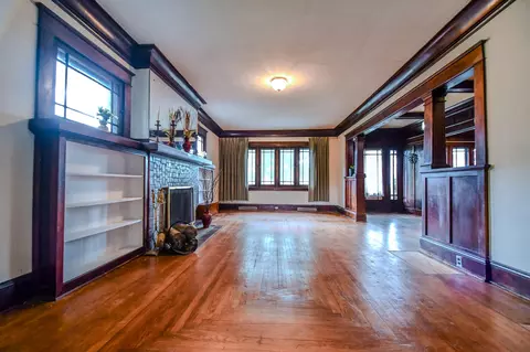 Living - 370 E Cassilly St, Springfield, OH 45503 photo 3 of 4