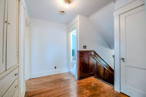 Entry Way - 370 E Cassilly St, Springfield, OH 45503 photo 6 of 7