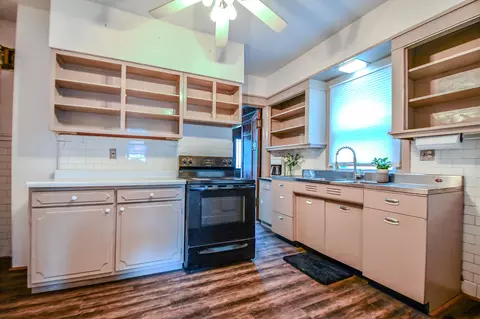 Kitchen - 370 E Cassilly St, Springfield, OH 45503 photo 1 of 2