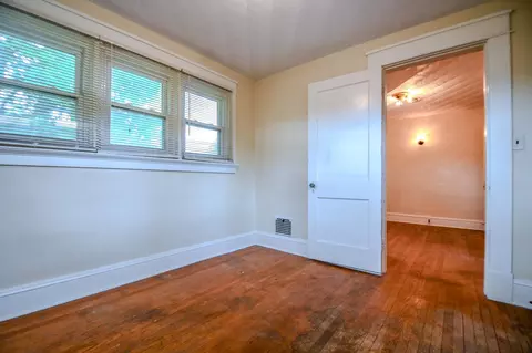 Bedroom - 370 E Cassilly St, Springfield, OH 45503 photo 6 of 9