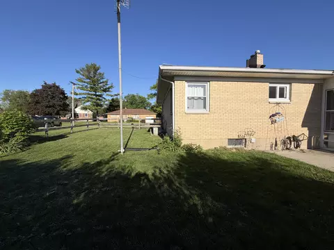 Exterior - 2416 Northmoor Dr, Springfield, OH 45503 photo 9 of 10