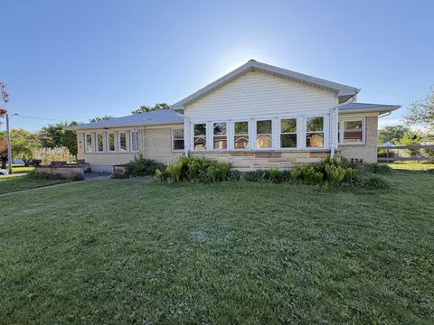 Exterior - 2416 Northmoor Dr, Springfield, OH 45503 photo 4 of 10