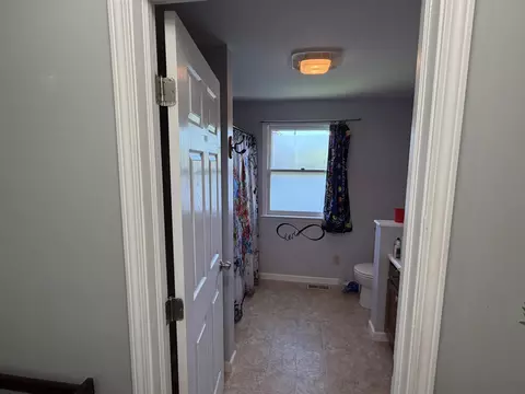 Entry Way - 2416 Northmoor Dr, Springfield, OH 45503 photo 2 of 3