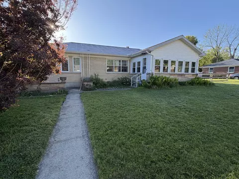 Exterior - 2416 Northmoor Dr, Springfield, OH 45503 photo 5 of 10