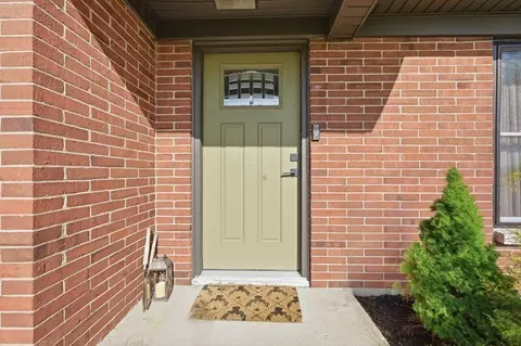 Entry Way - 5406 Springfield Jamestown Rd, Springfield, OH 45502 photo 1 of 2
