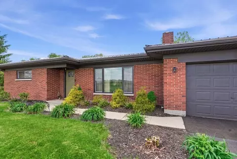 Exterior - 5406 Springfield Jamestown Rd, Springfield, OH 45502 photo 2 of 13