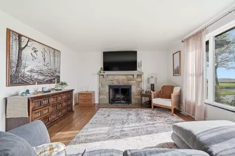 Living - 5406 Springfield Jamestown Rd, Springfield, OH 45502 photo 1 of 2