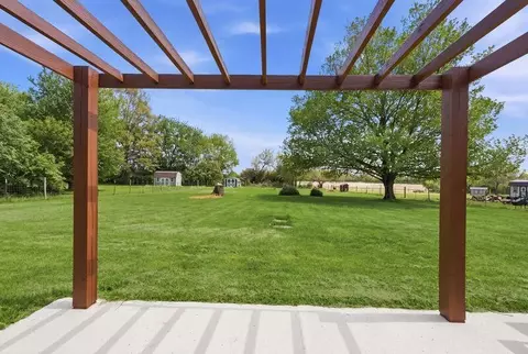 Exterior - 5406 Springfield Jamestown Rd, Springfield, OH 45502 photo 5 of 13