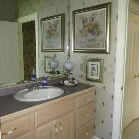 Bath - 10770 Scott Rd, Sidney, OH 45365 photo 4 of 7