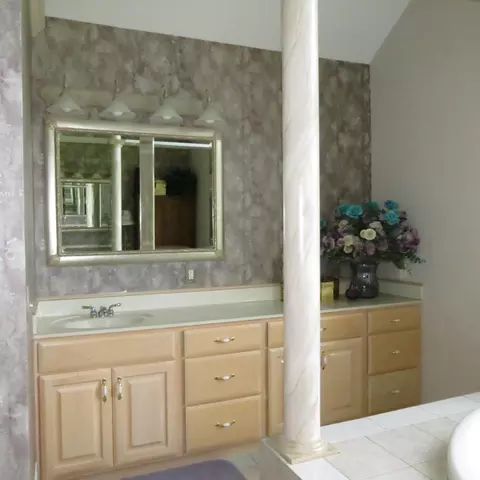 Bath - 10770 Scott Rd, Sidney, OH 45365 photo 2 of 7