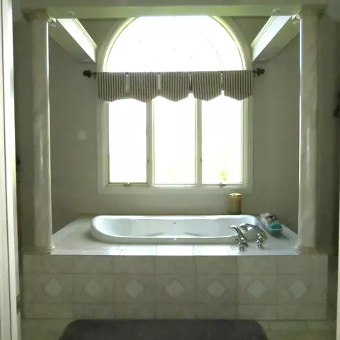 Bath - 10770 Scott Rd, Sidney, OH 45365 photo 1 of 7