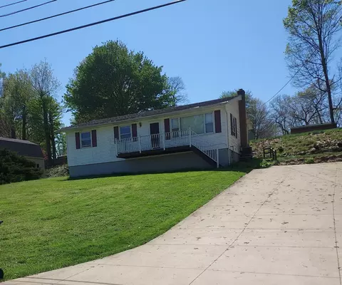 1990 Connect Rd, Barberton, OH 44203