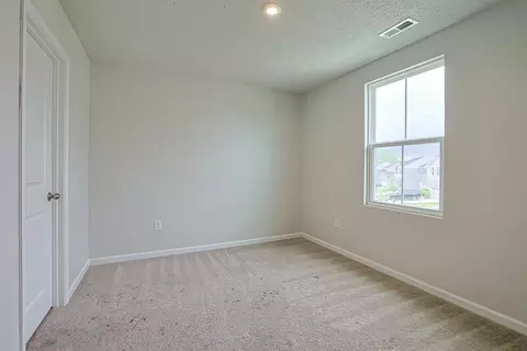 Bedroom - 517 Skyway Dr, Springfield, OH 45505 photo 8 of 11
