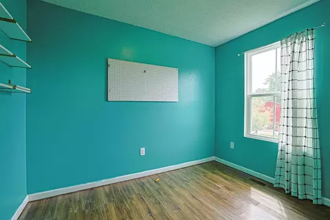 Bedroom - 517 Skyway Dr, Springfield, OH 45505 photo 1 of 11