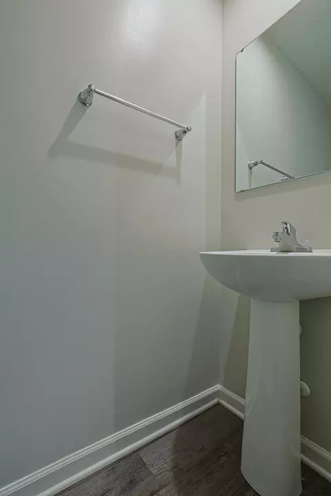 Bath - 517 Skyway Dr, Springfield, OH 45505 photo 3 of 4