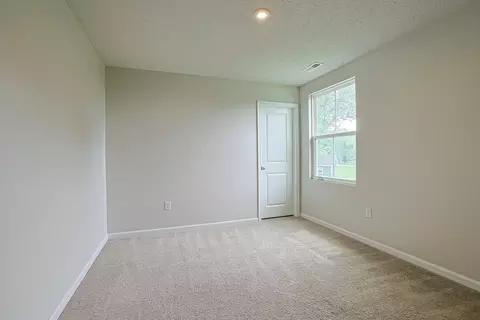 Bedroom - 517 Skyway Dr, Springfield, OH 45505 photo 10 of 11