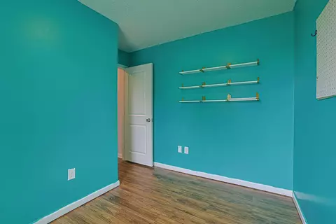 Bedroom - 517 Skyway Dr, Springfield, OH 45505 photo 2 of 11
