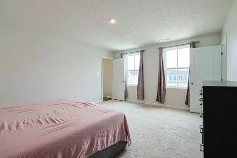 Bedroom - 517 Skyway Dr, Springfield, OH 45505 photo 4 of 11