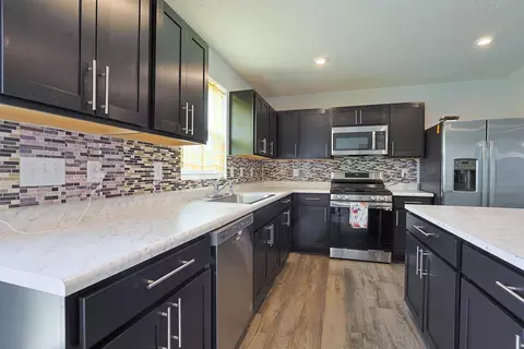 Kitchen - 517 Skyway Dr, Springfield, OH 45505 photo 3 of 5