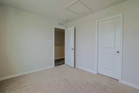 Bedroom - 517 Skyway Dr, Springfield, OH 45505 photo 9 of 11