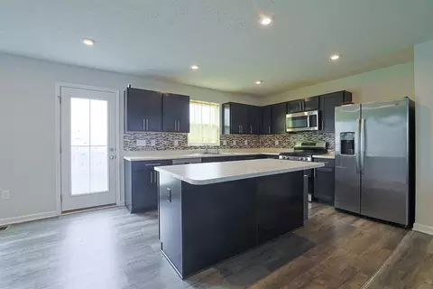 Kitchen - 517 Skyway Dr, Springfield, OH 45505 photo 1 of 5
