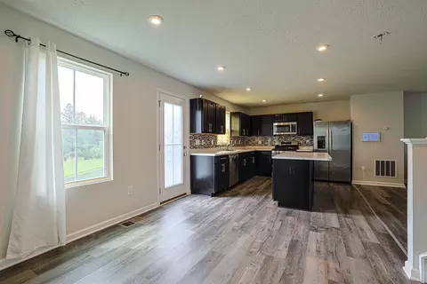Kitchen - 517 Skyway Dr, Springfield, OH 45505 photo 5 of 5