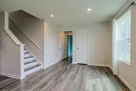Entry Way - 517 Skyway Dr, Springfield, OH 45505 photo 3 of 3