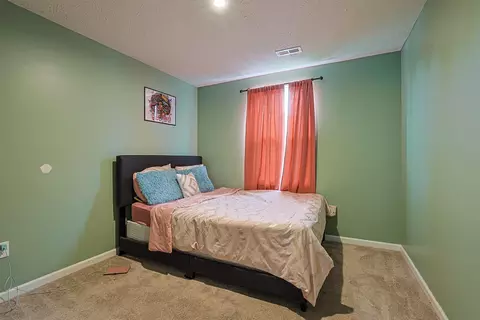 Bedroom - 517 Skyway Dr, Springfield, OH 45505 photo 6 of 11