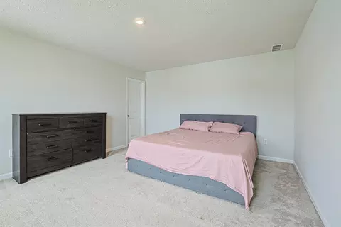 Bedroom - 517 Skyway Dr, Springfield, OH 45505 photo 3 of 11